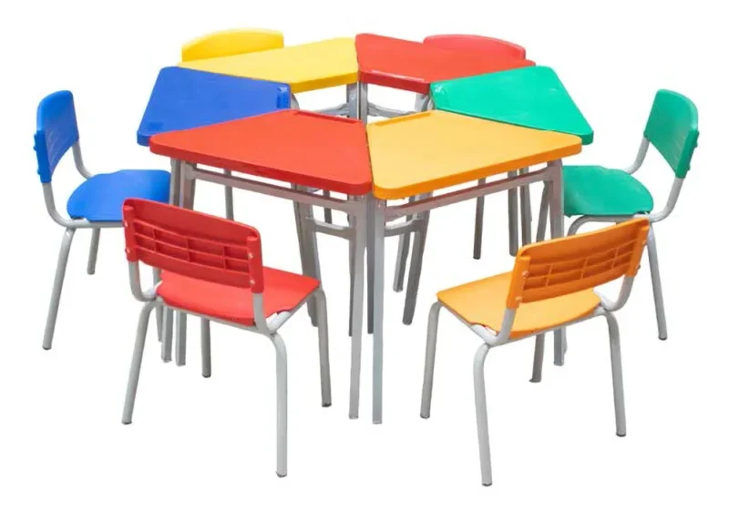Conjunto de mesa e cadeiras infantis coloridas