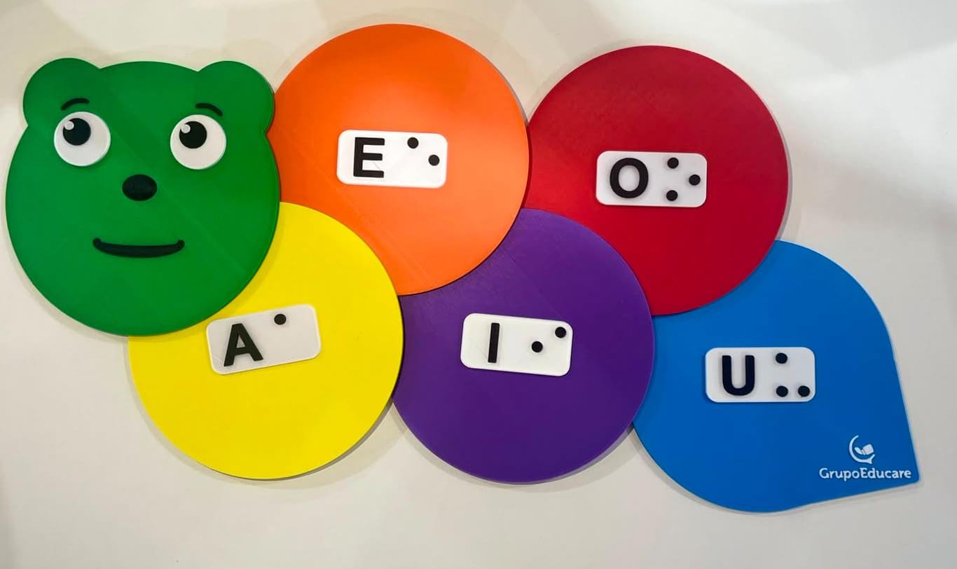 Centopéia  Cores, Vogais e Braille