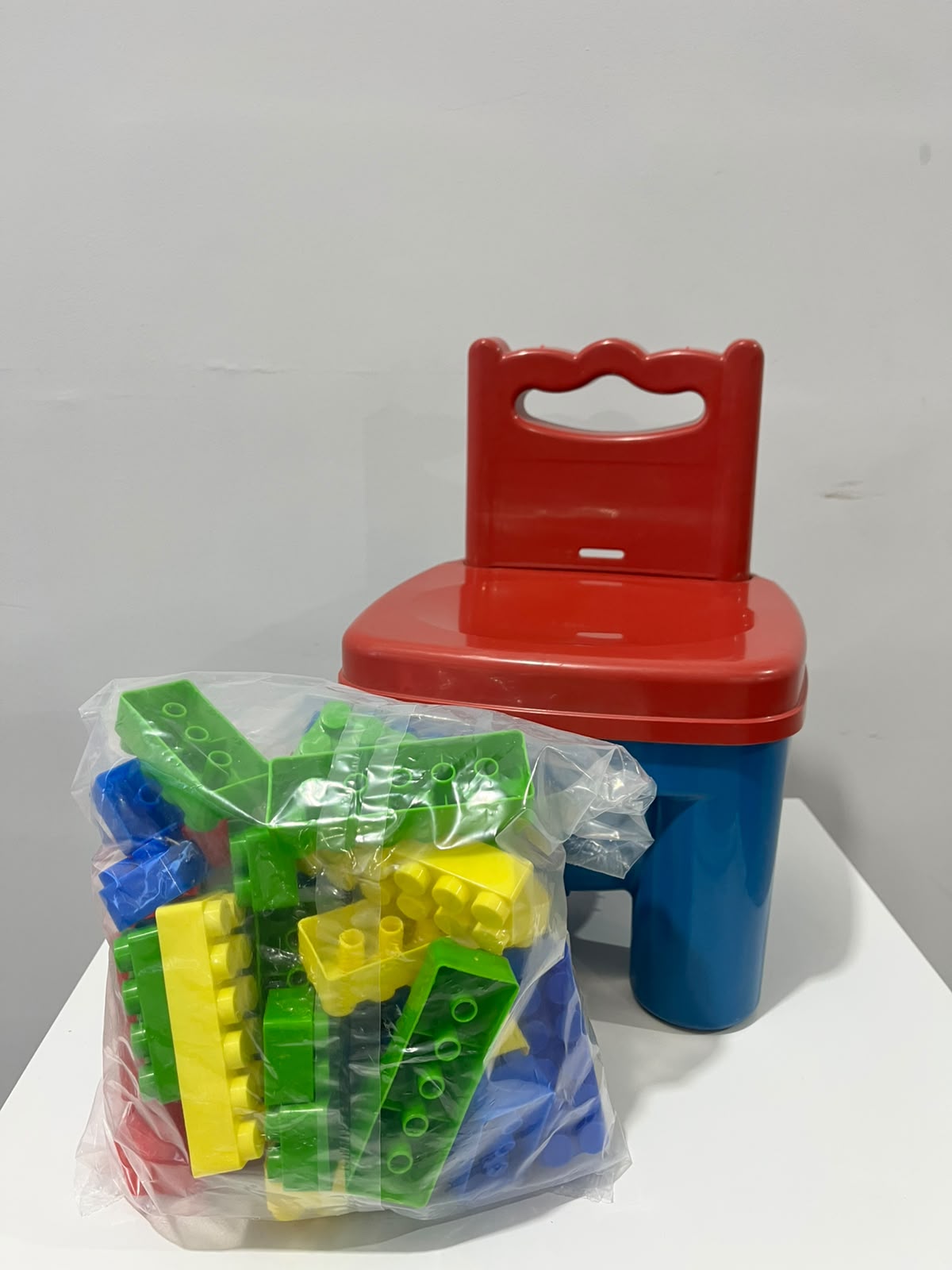 CADEIRA BAÚ E BLOCOS DE MONTAR INFANTIL EDUCATIVO